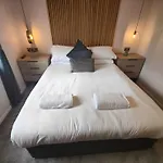 Loki\'S Retreat Lodge With Hot Tub