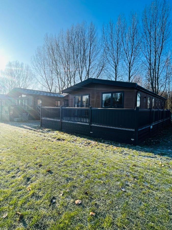 Loki's Retreat With Hot Tub Holiday home York